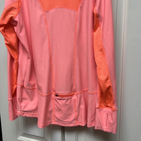 Workout outfit with matching skirt. Size xl. - Picture 4 of 9